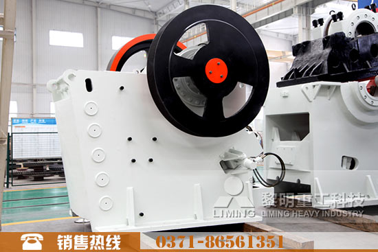 顎式破碎機(jī)圖片