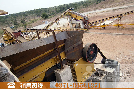 高能顎式破碎機(jī)現(xiàn)場(chǎng)